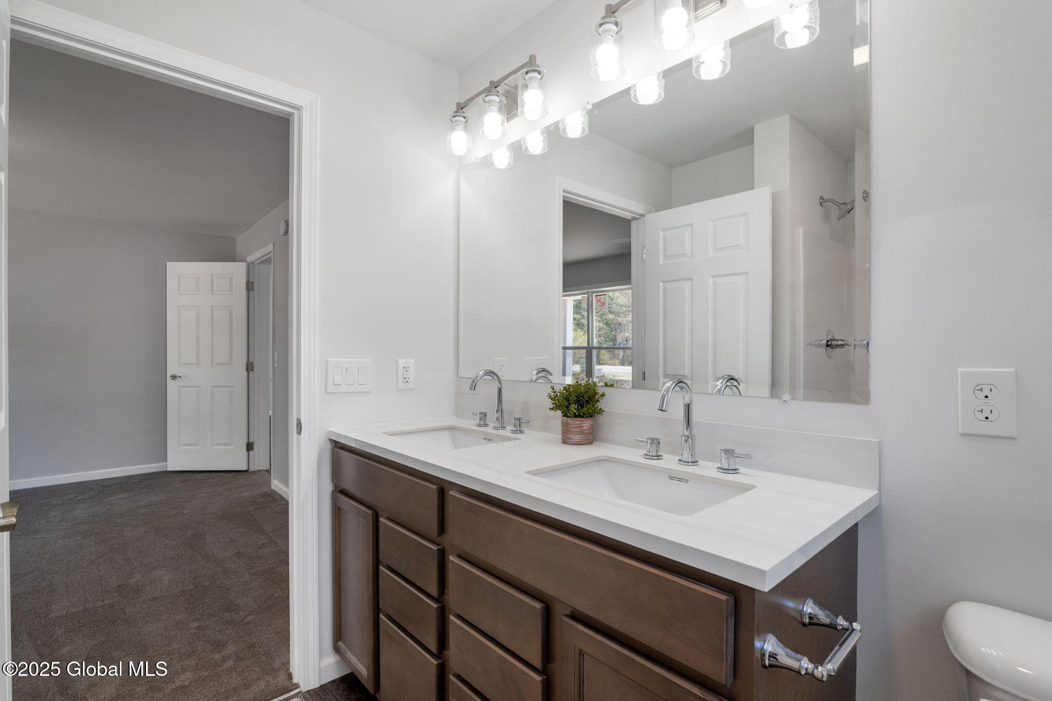 Saratoga, New York 12866, United States, 3 Bedrooms Bedrooms, ,2 BathroomsBathrooms,Residential,Active,116676