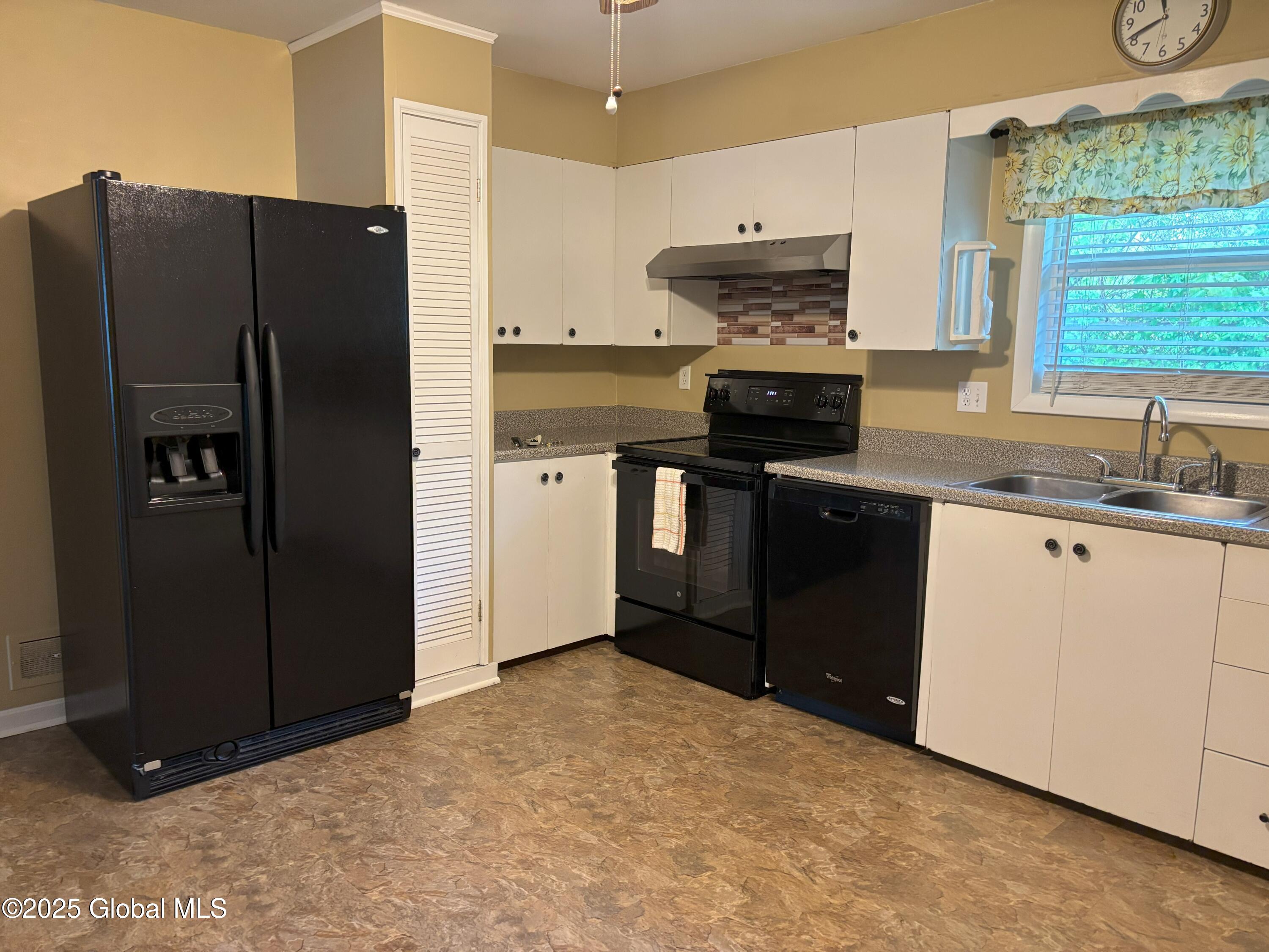 3 State Circle, Gloversville, New York image 10