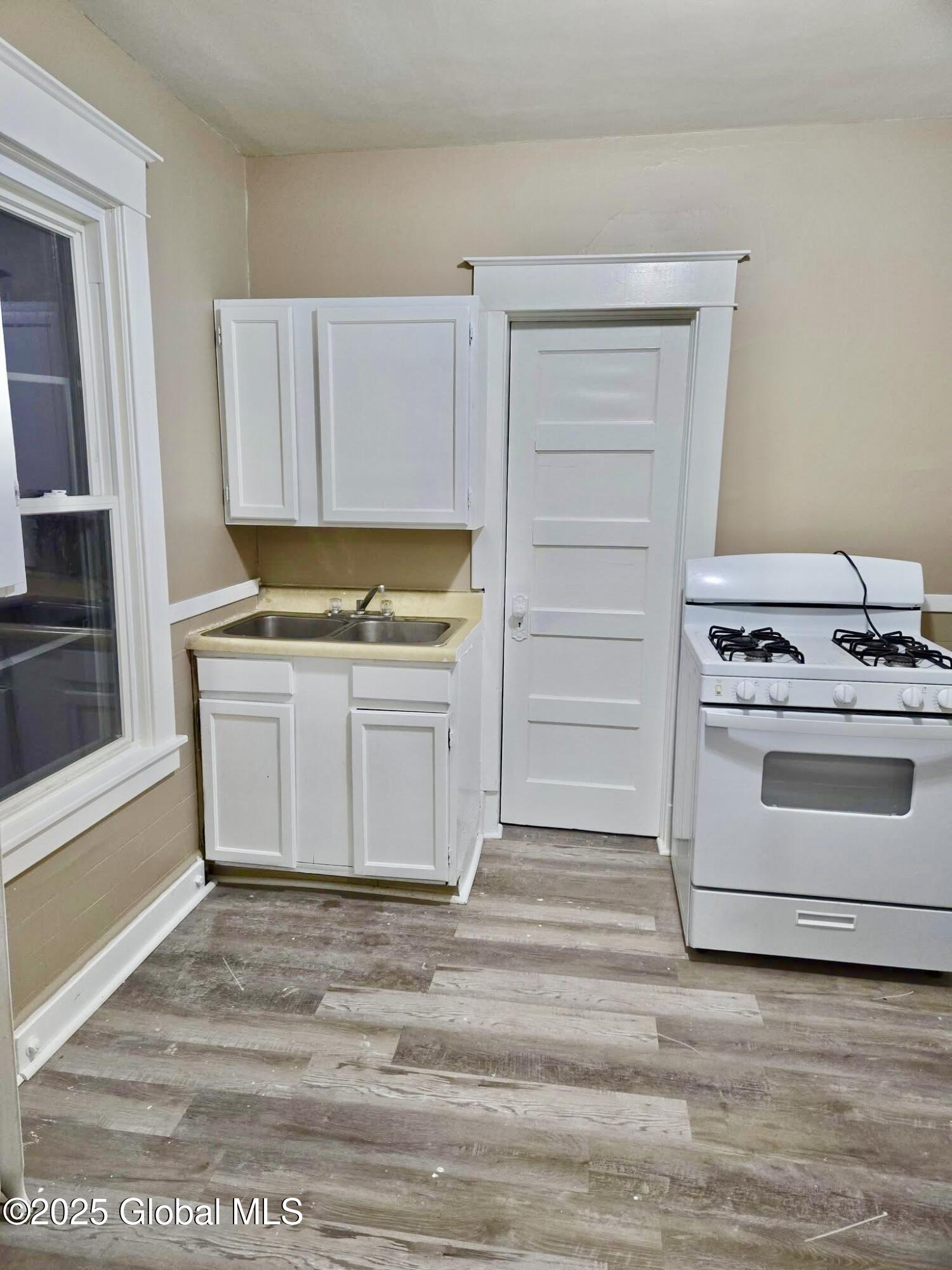 Schenectady, New York 12307, United States, 7 Bedrooms Bedrooms, ,5 BathroomsBathrooms,Residential,Active,162898