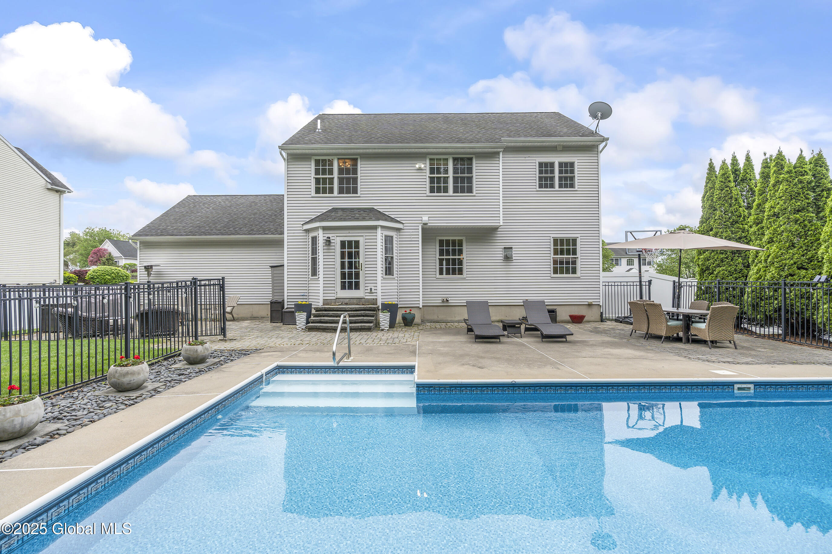 16 Shinnecock Hills Drive, Colonie, New York image 9