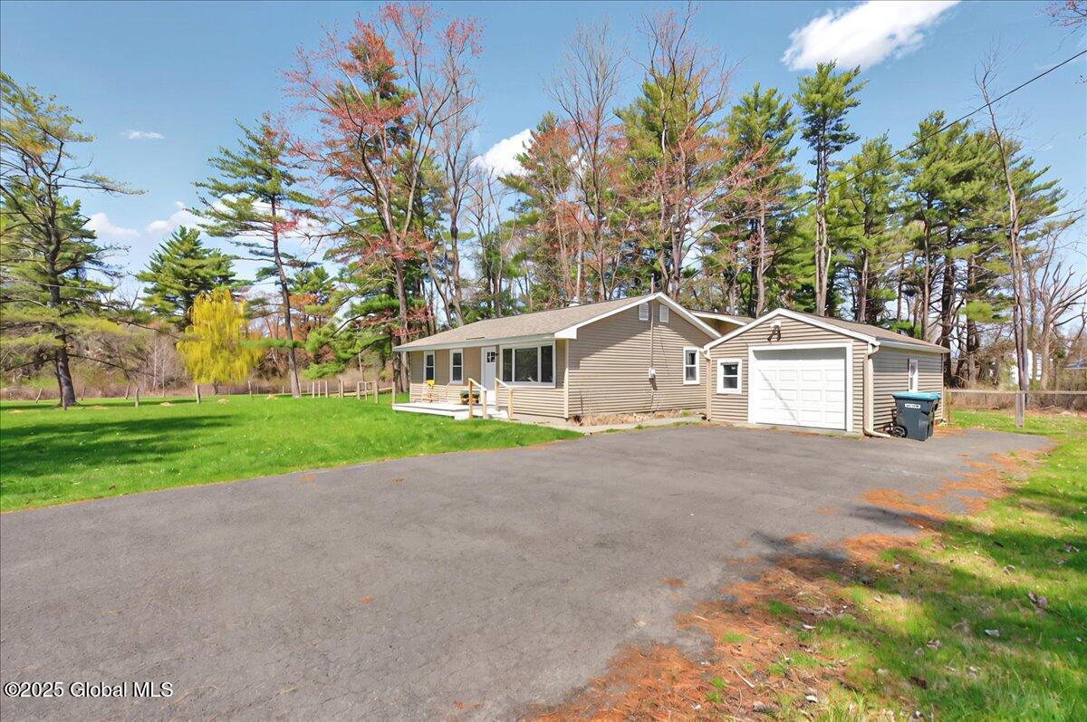 213 Elm Avenue #EAST, Selkirk, New York image 2