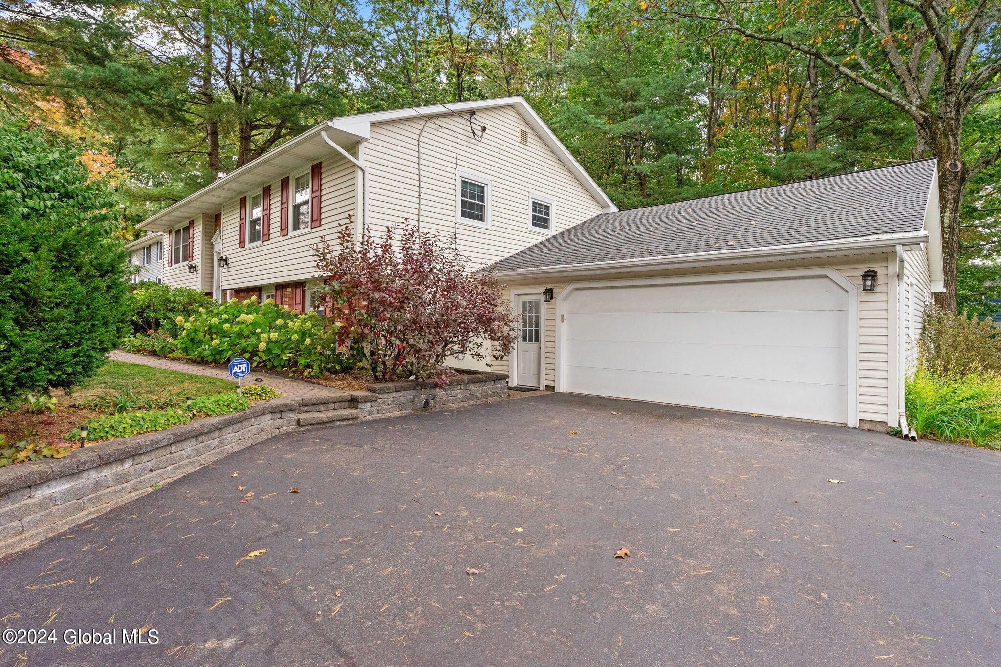 46 Evergreen Avenue, Clifton Park, New York image 1