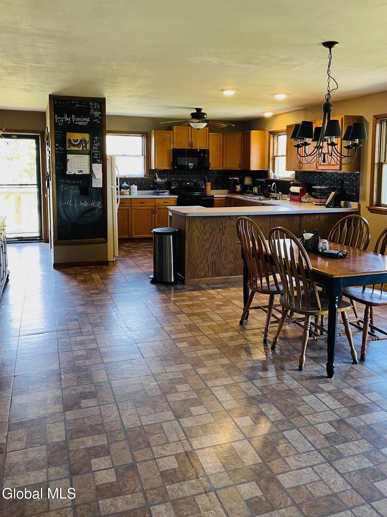 Cobleskill, New York 12043, United States, 3 Bedrooms Bedrooms, ,2 BathroomsBathrooms,Residential,Active,216319