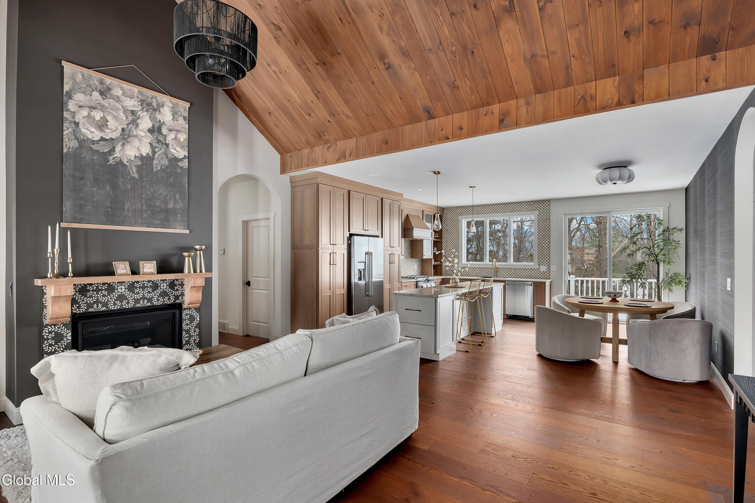 27 Woodland Hill Road