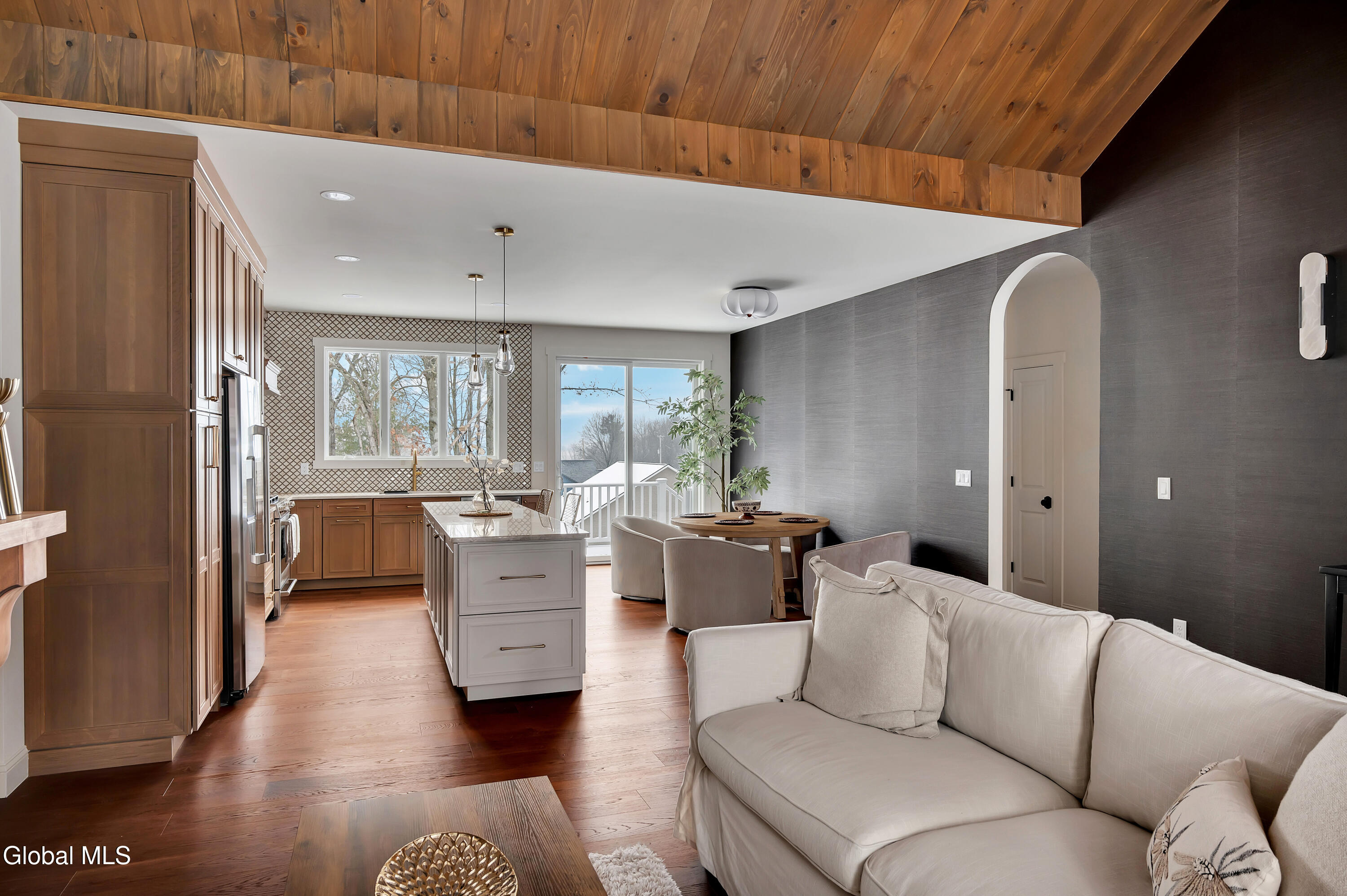 27 Woodland Hill Road