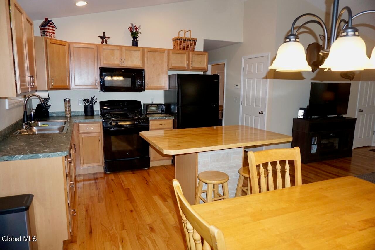 30 Cloverleaf Drive