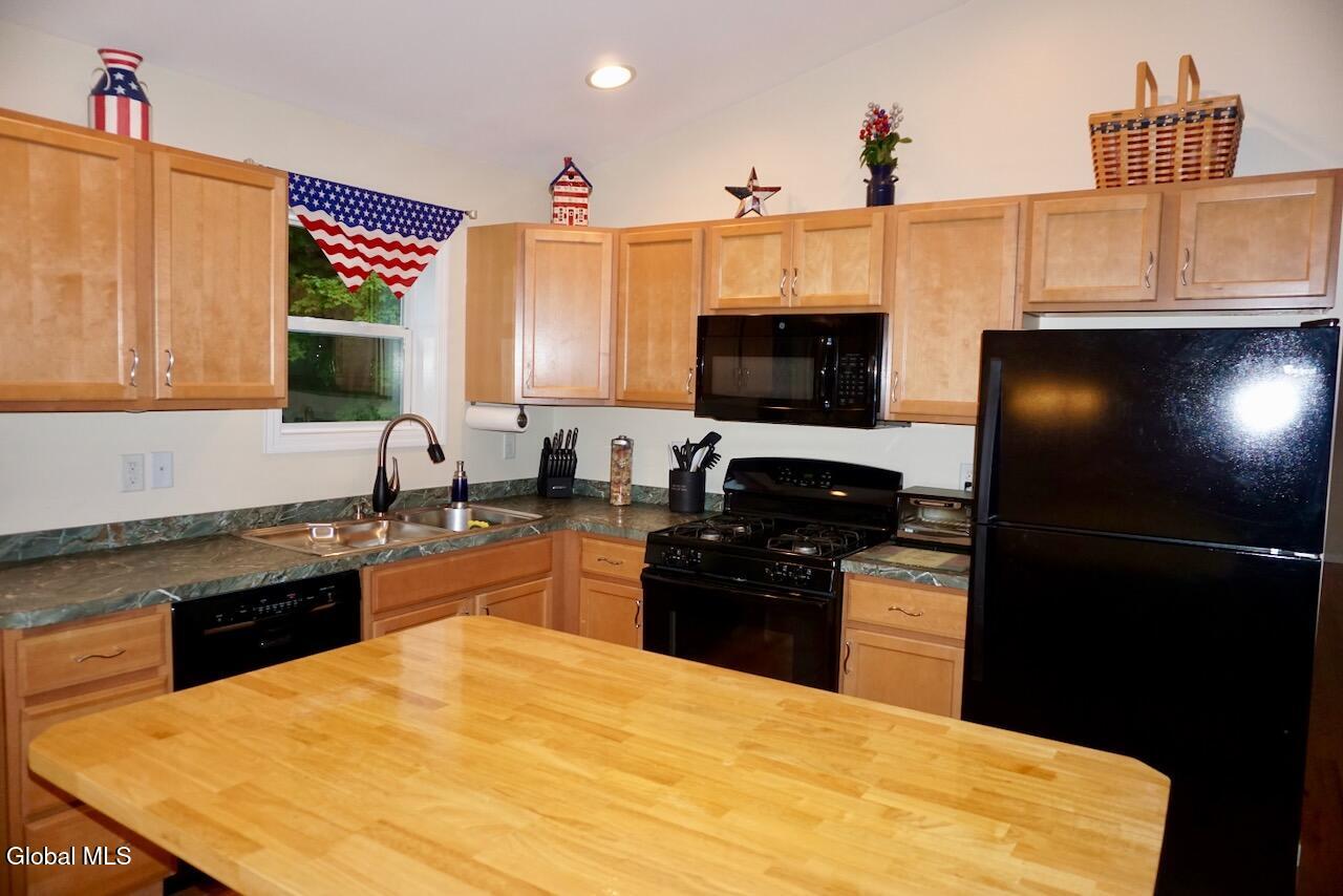 30 Cloverleaf Drive