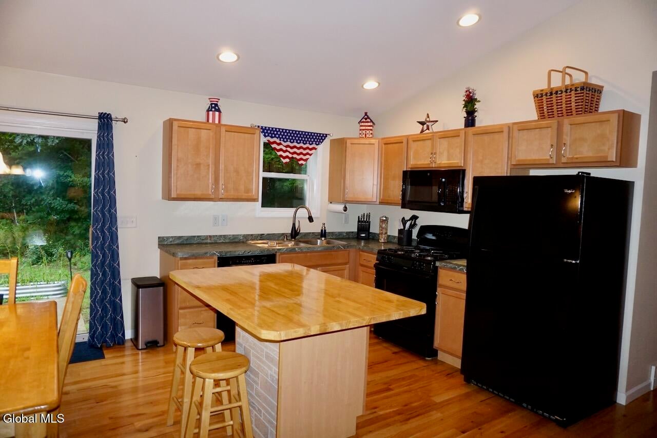 30 Cloverleaf Drive