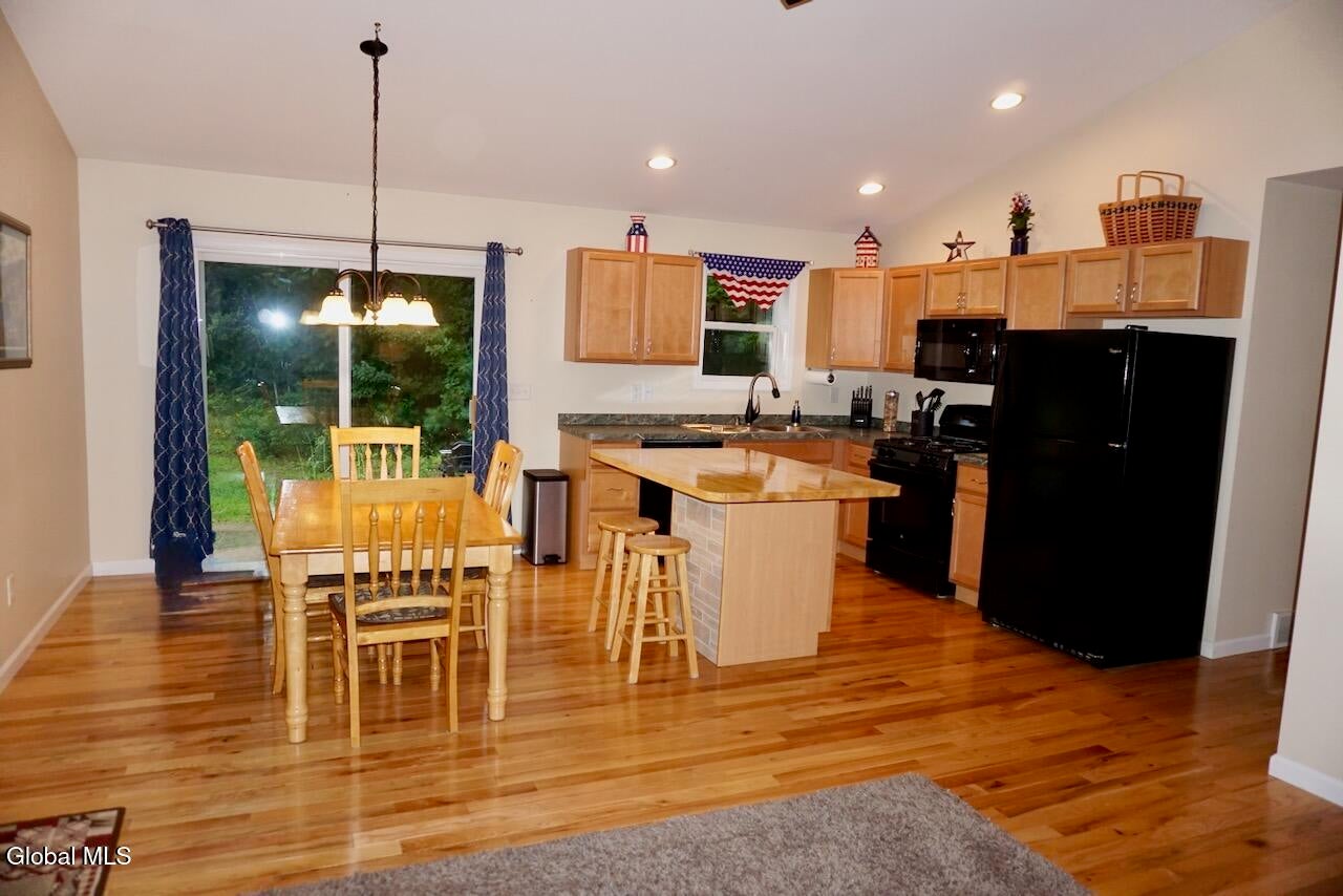 30 Cloverleaf Drive
