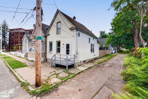 Photo of 800 Emmett Street, Schenectady, NY 12307 (MLS # 202626297)