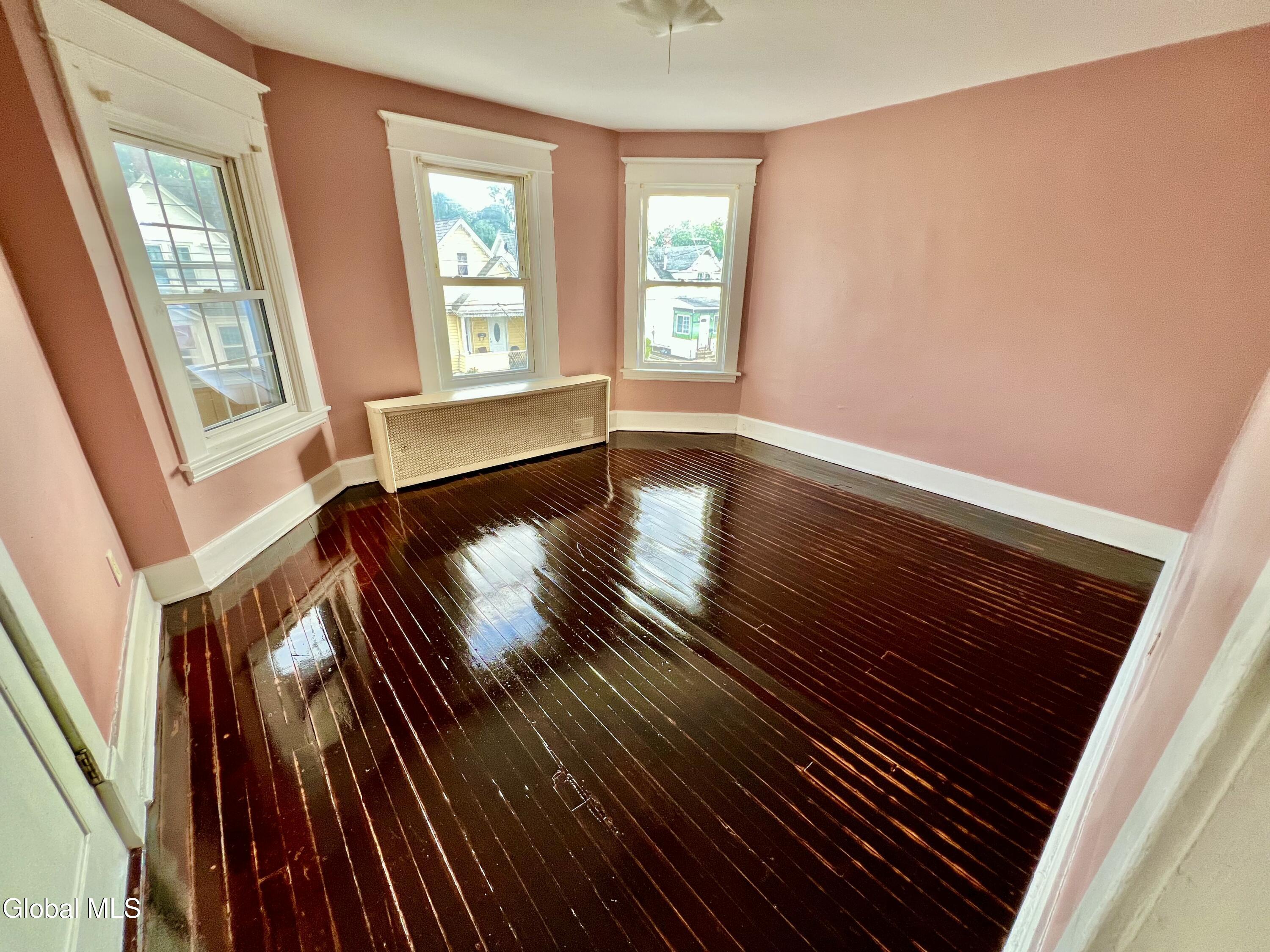 Schenectady, New York 12307, United States, 4 Bedrooms Bedrooms, ,2 BathroomsBathrooms,Residential,Pending,180733