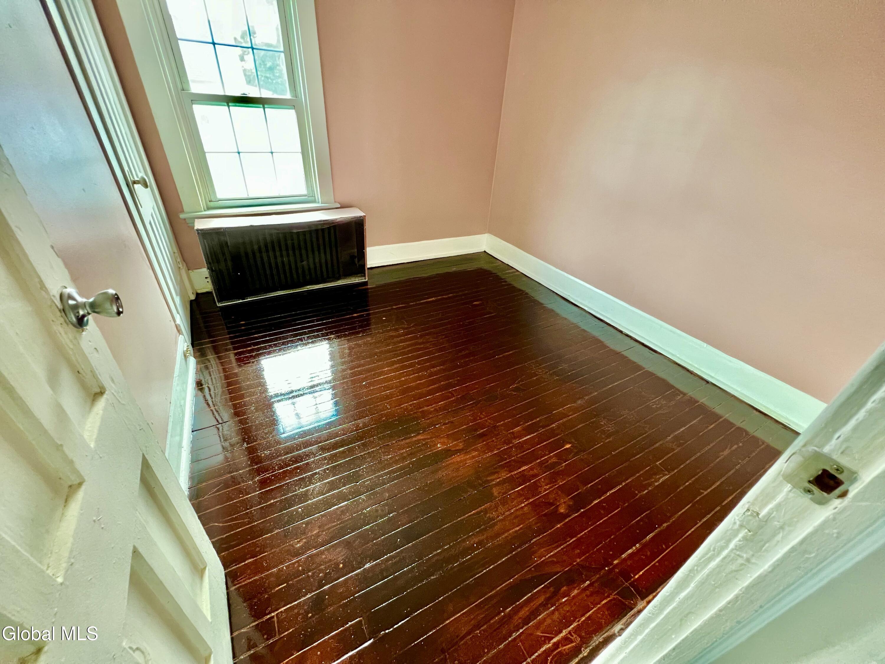 Schenectady, New York 12307, United States, 4 Bedrooms Bedrooms, ,2 BathroomsBathrooms,Residential,Pending,180733