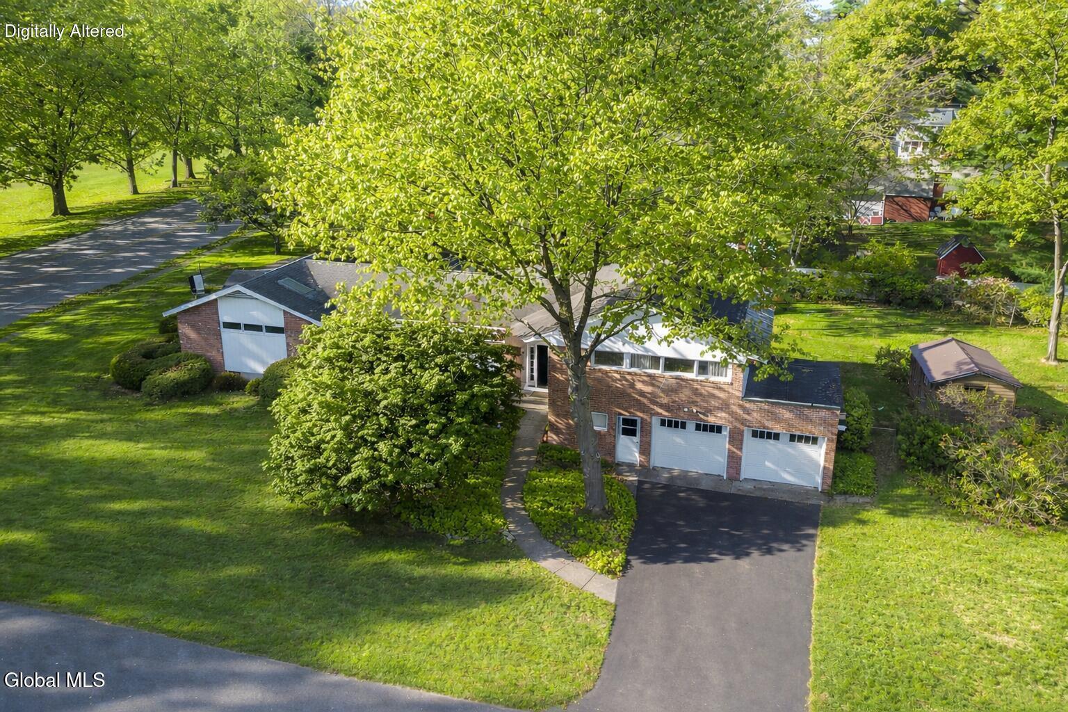 6 Arbor Dr / 591 Glen St