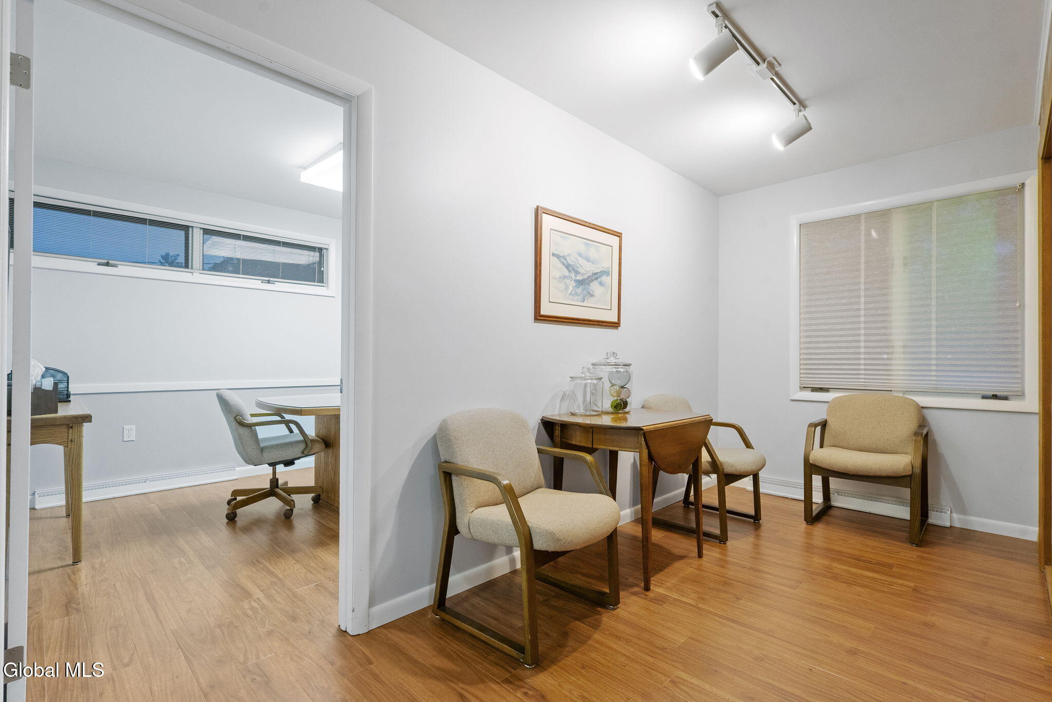 6 Arbor Dr / 591 Glen St