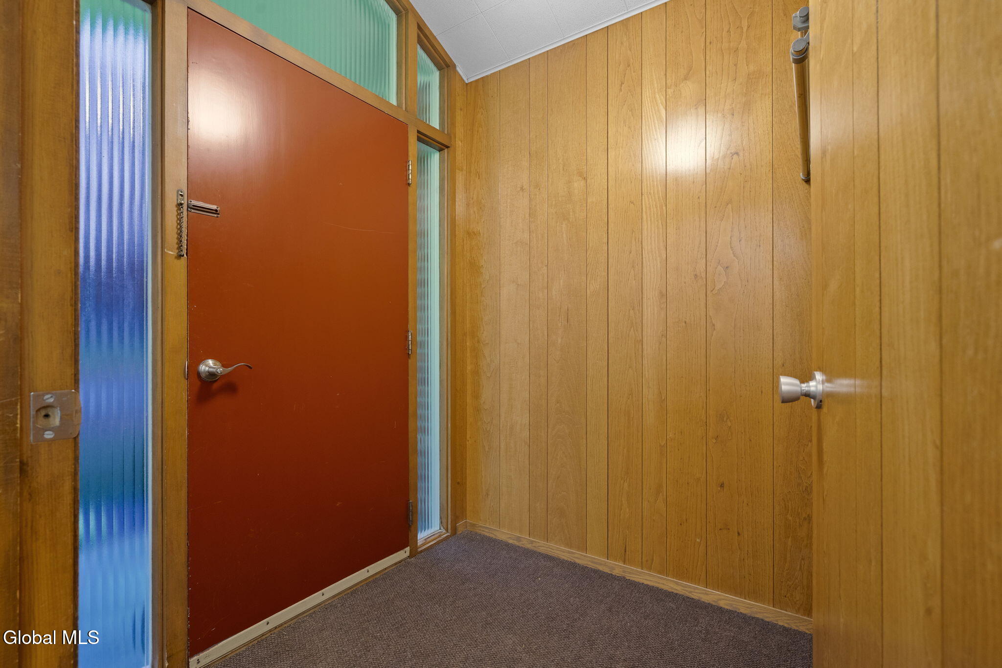 6 Arbor Dr / 591 Glen St