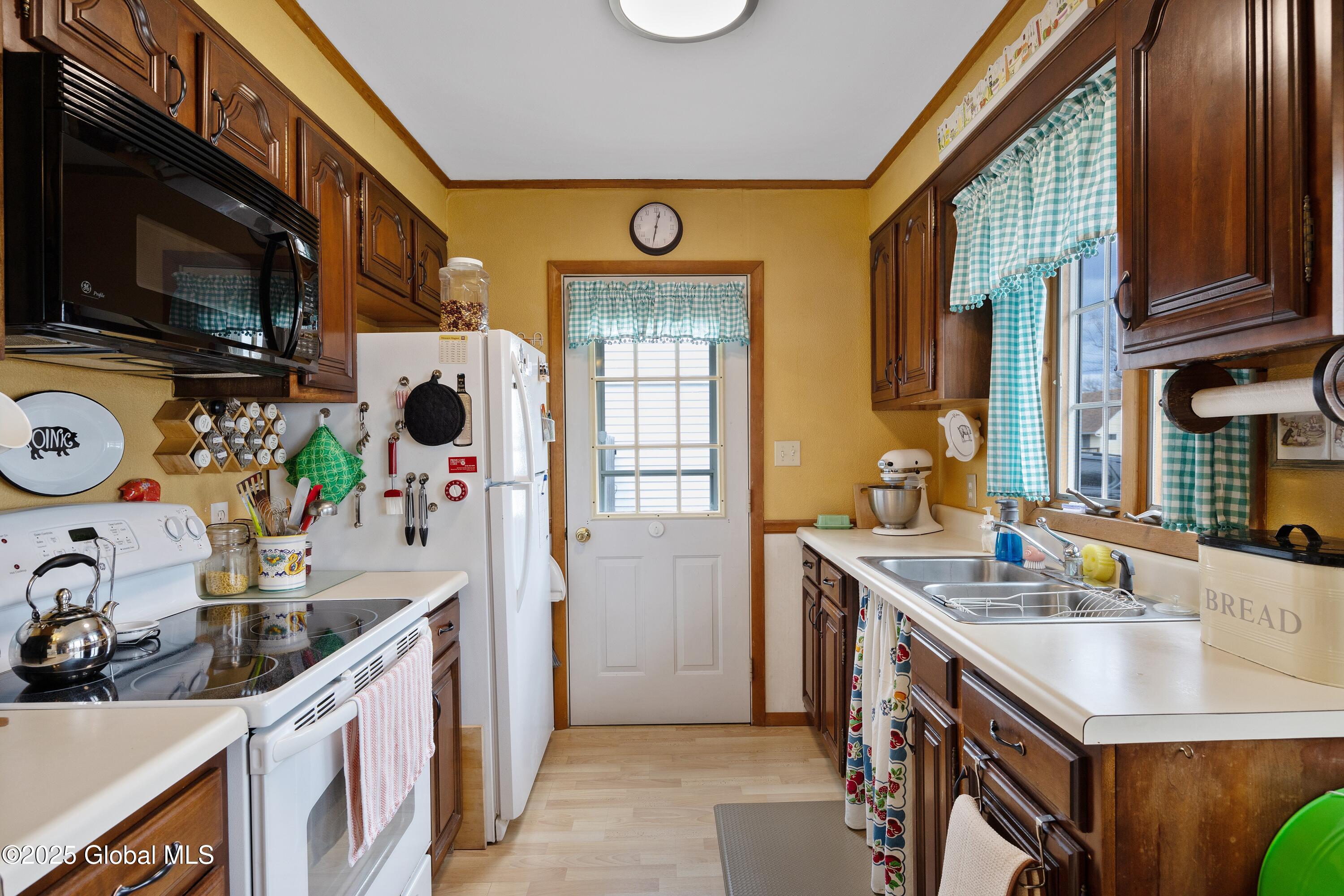 72 Southgate Road, Albany, New York image 6