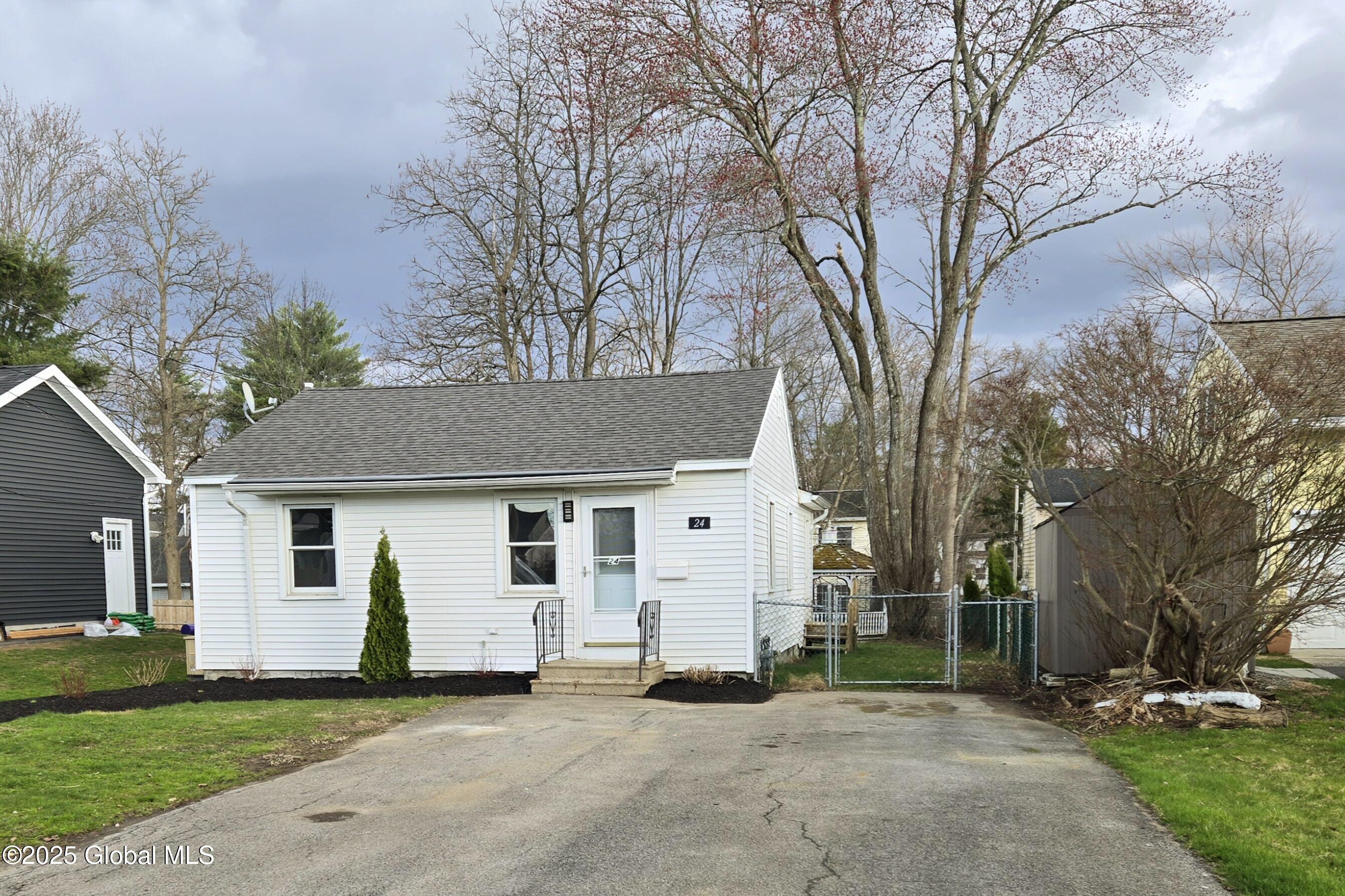 24 Canton Street, Schenectady, New York image 4