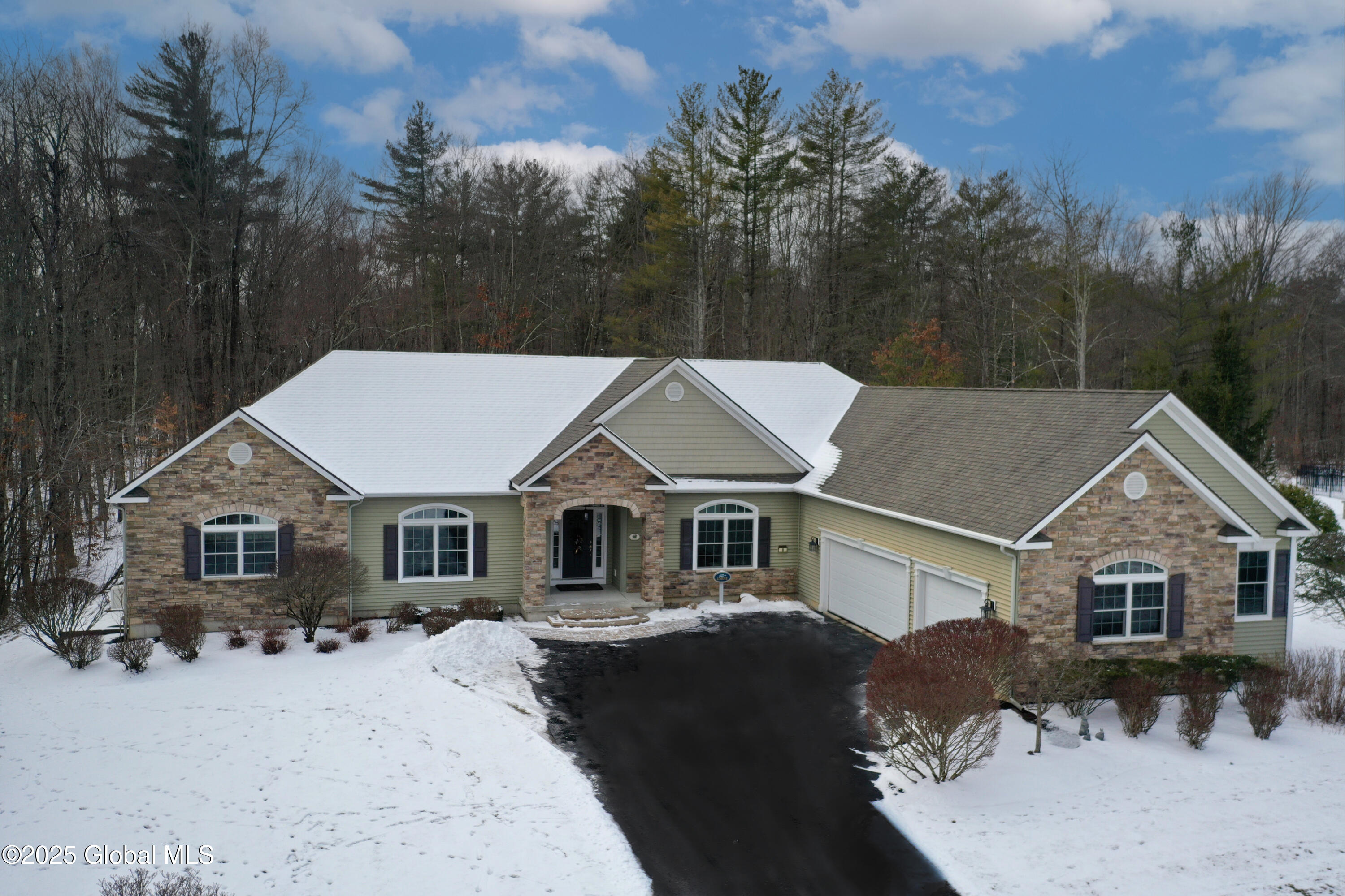 8 Tipperary Way, Ballston Lake, New York image 2