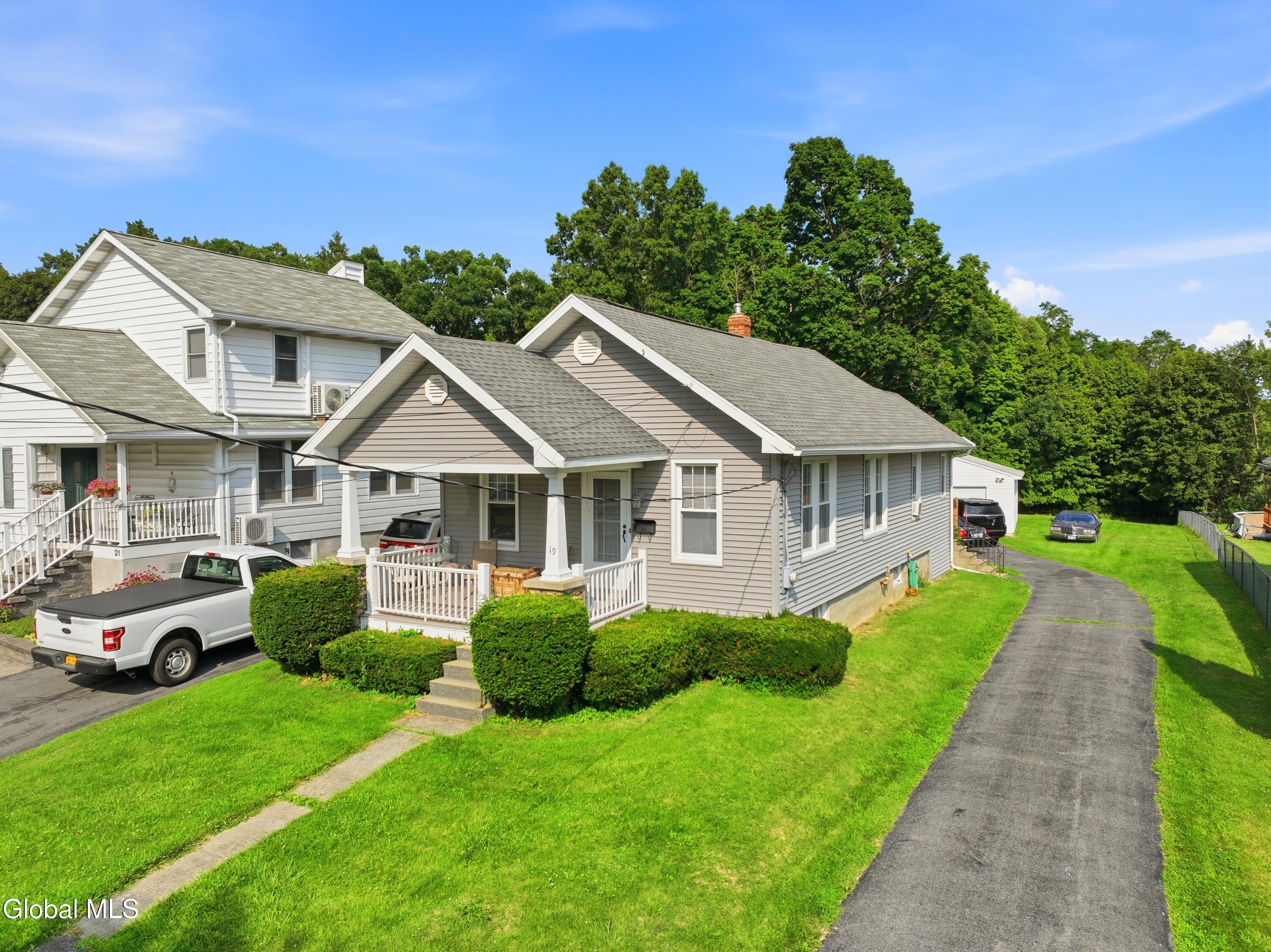 19 Grove Avenue
