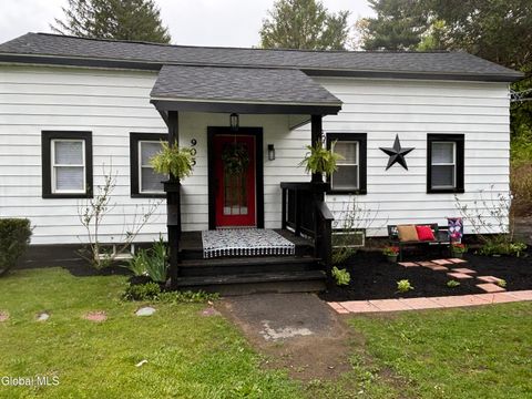 Photo of 905 Balltown Road, Schenectady, NY 12309 (MLS # 202617276)