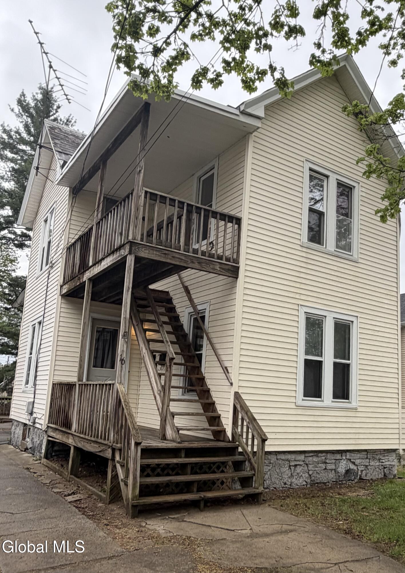 16 Montcalm Street