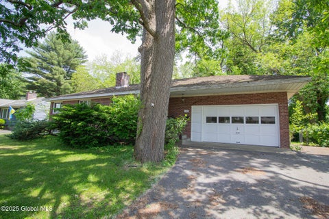 Photo of 59 Parkwood Drive, Colonie, NY 12205 (MLS # 202625979)