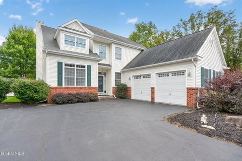 Photo of 11 Whitman Common CMN, Slingerlands, NY 12159 (MLS # 202626444)