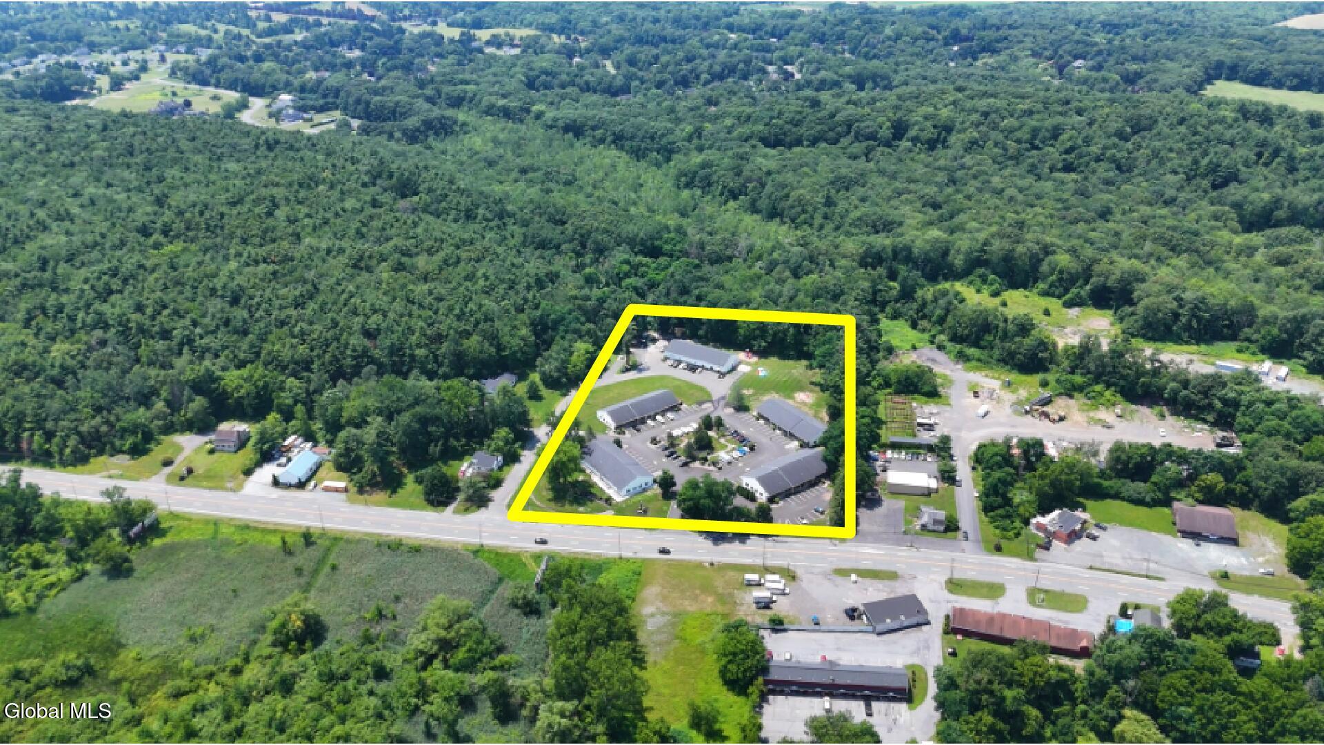 1580 Columbia Turnpike