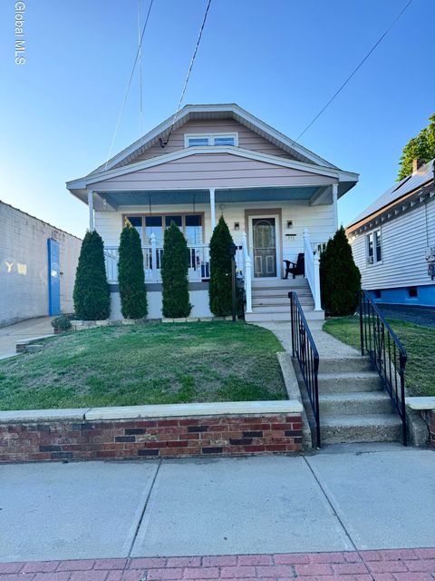 Photo of 371 Altamont Avenue, Schenectady, NY 12303 (MLS # 202523917)