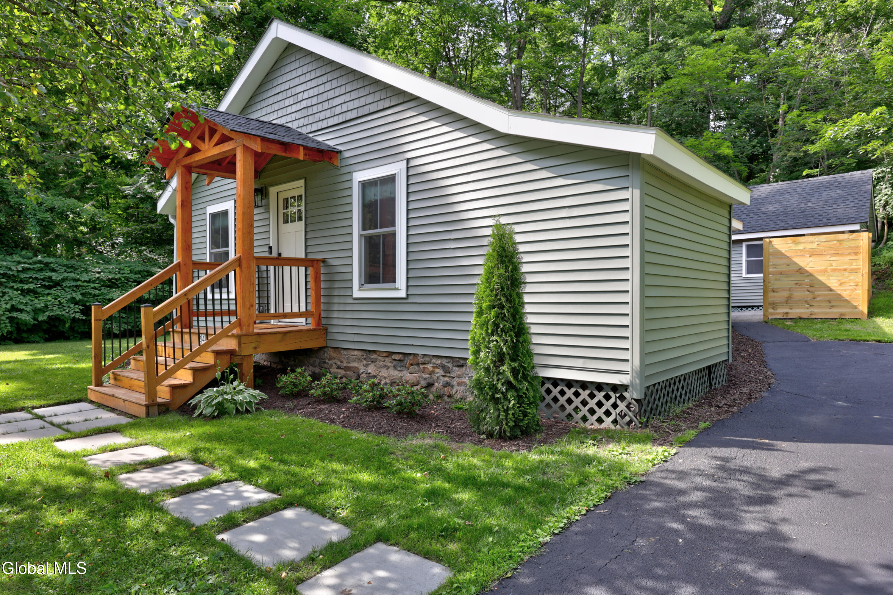 24 Mohican Road