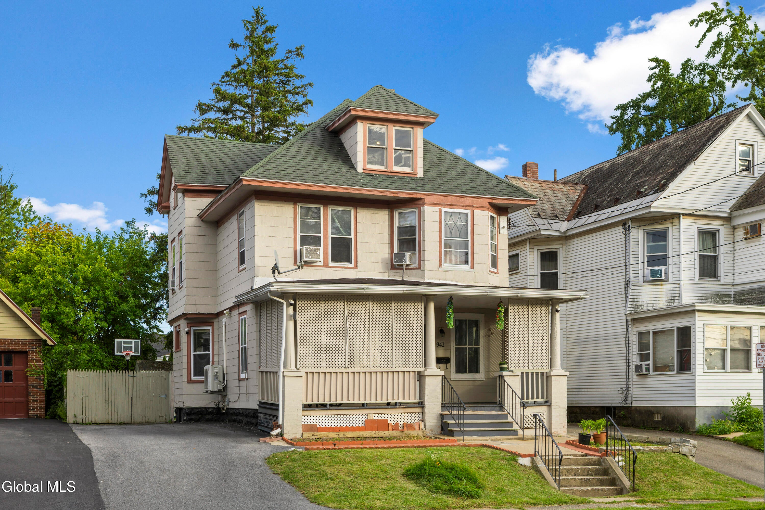 942 Central Parkway