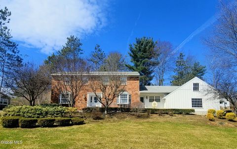 Photo of 1205 Viewmont Drive, Niskayuna, NY 12309 (MLS # 202616430)