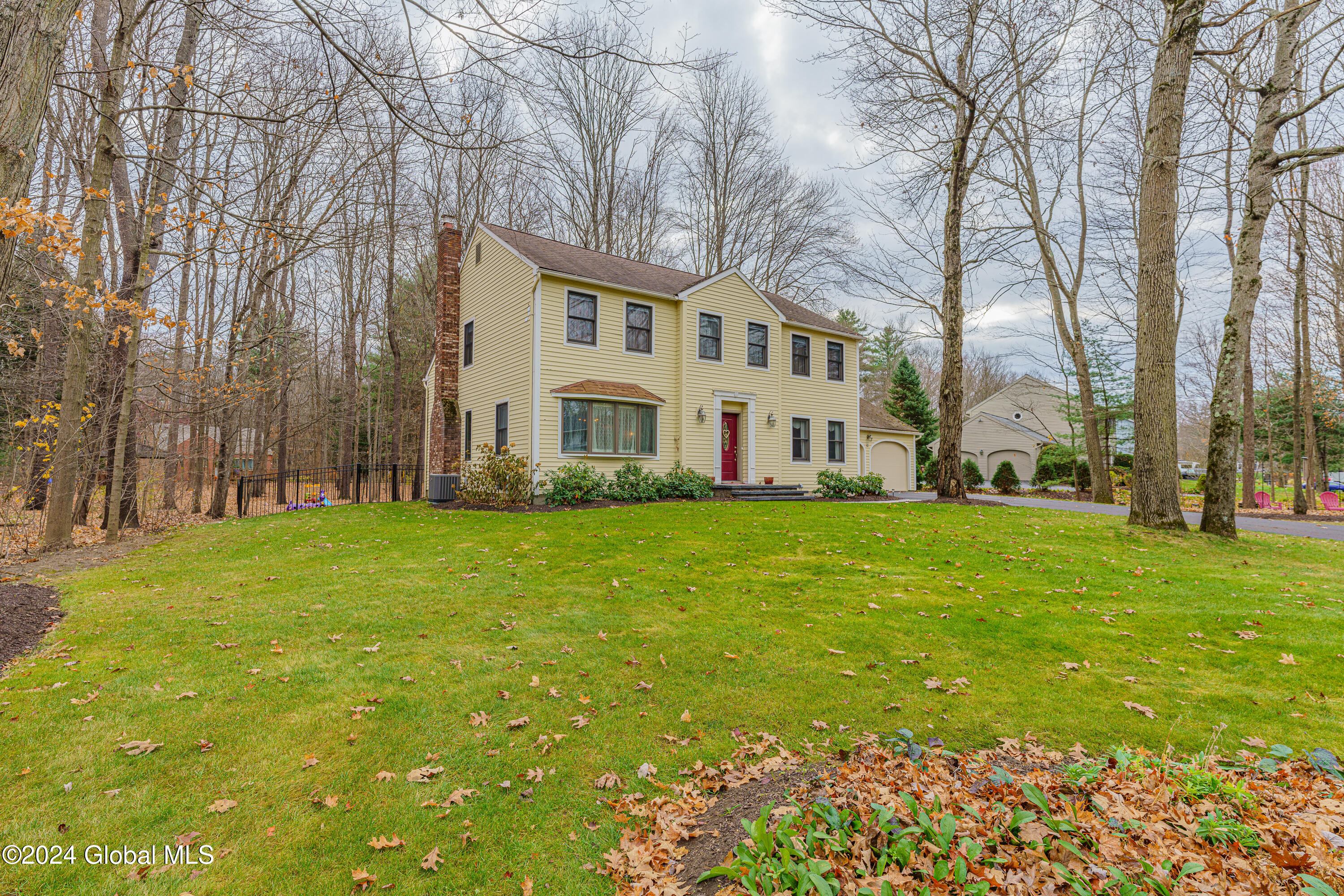 4 Woods Way, Clifton Park, New York image 1