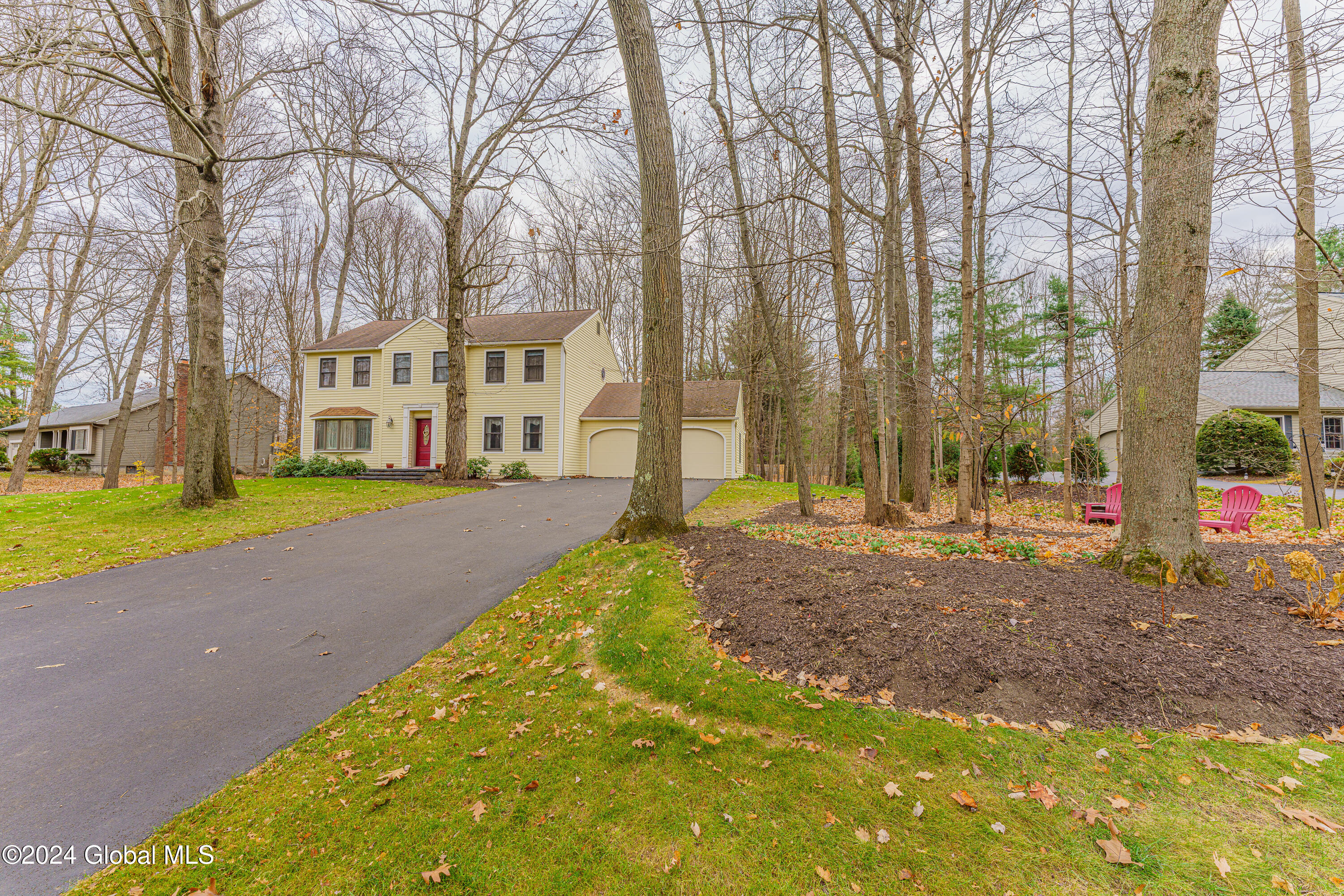 4 Woods Way, Clifton Park, New York image 2