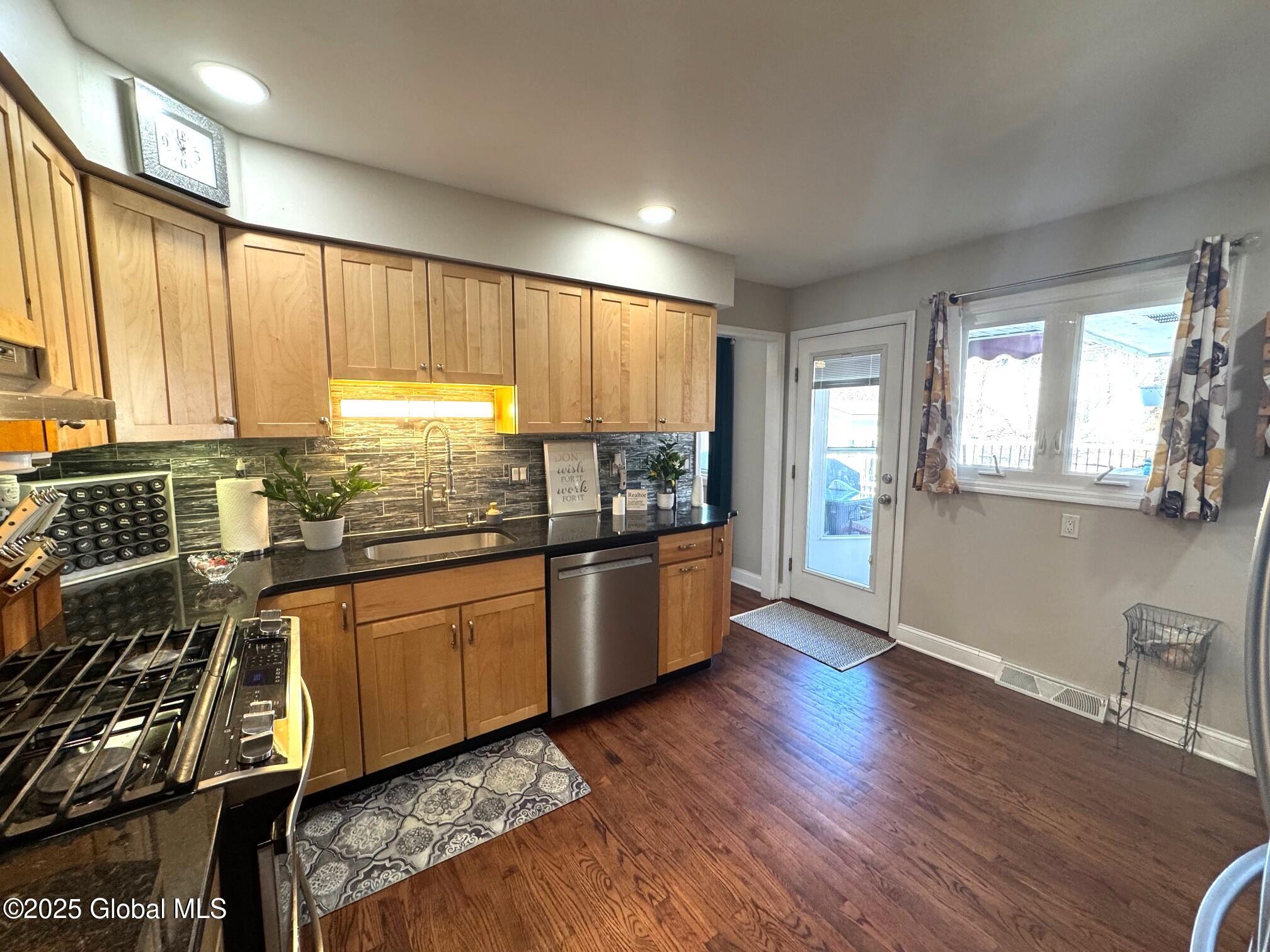 18 Patroon Place, Loudonville, New York image 10