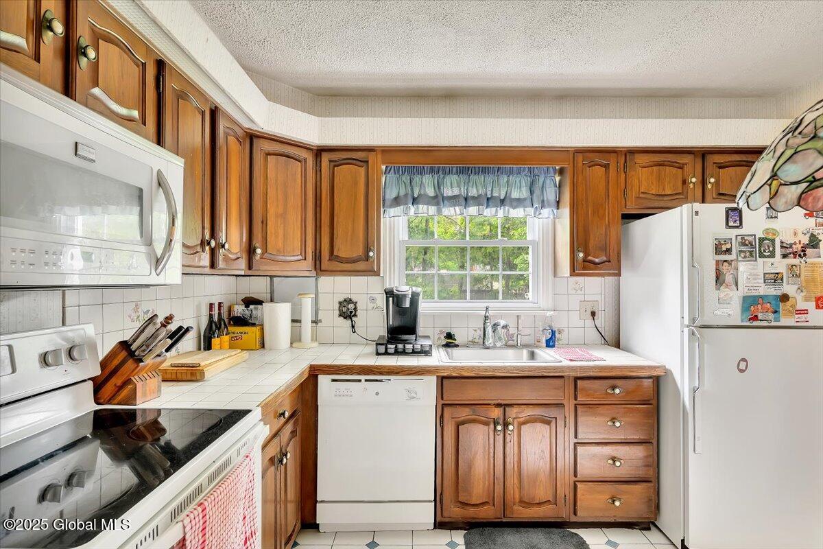 27 Cedar Lane, Glenville, New York image 11