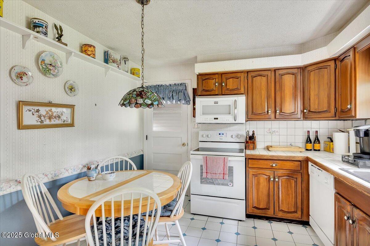 27 Cedar Lane, Glenville, New York image 9
