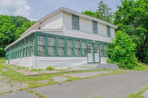 Multifamily For Rent - 1620 Columbia Turnpike Turnpike #3<br/> Rensselaer County, Hudson, NY 12033