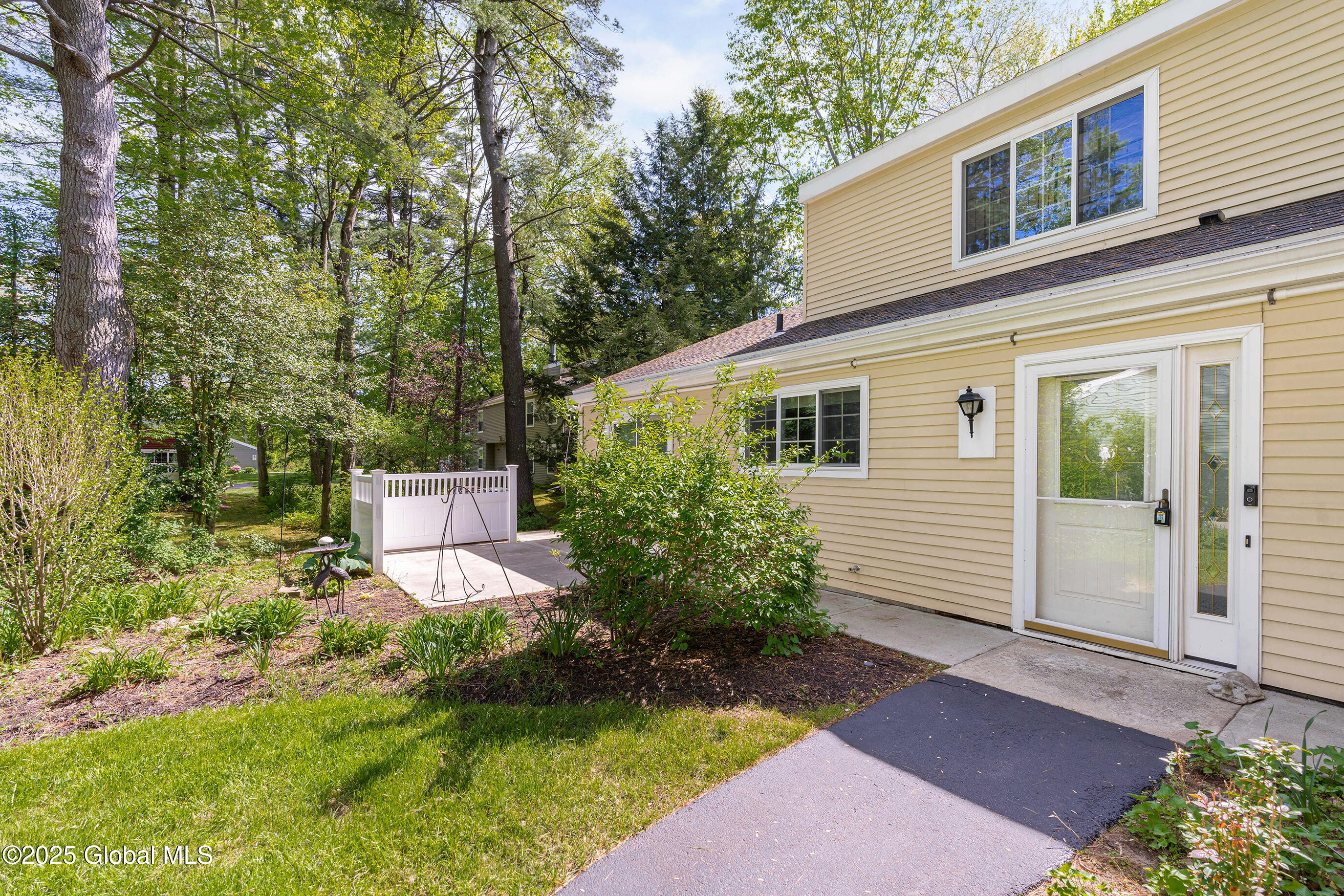 24 Chestnut Road, Delmar, New York image 2