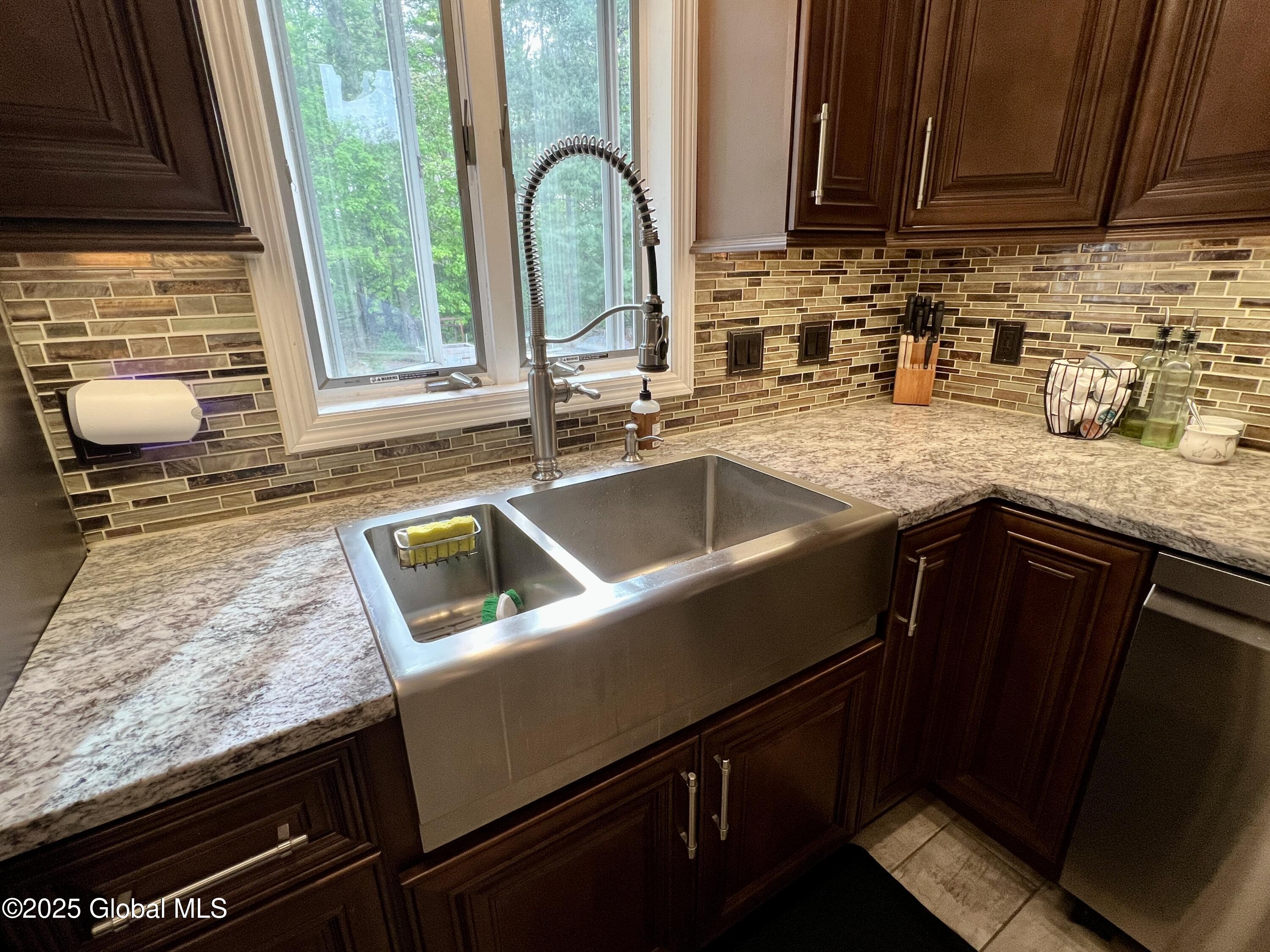 25 Hilton Drive, South Glens Falls, New York image 8