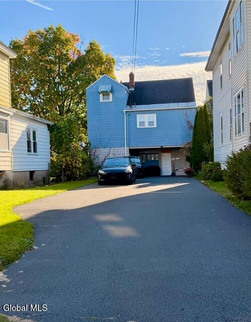 16 Mapleridge Avenue