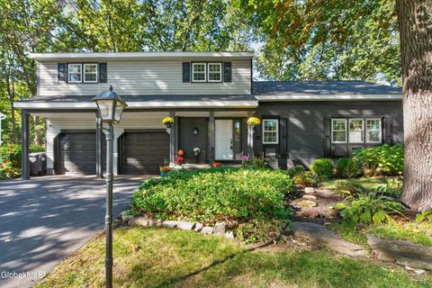 Photo of 29 Lakewood Drive, Saratoga Springs, NY 12866 (MLS # 202527772)