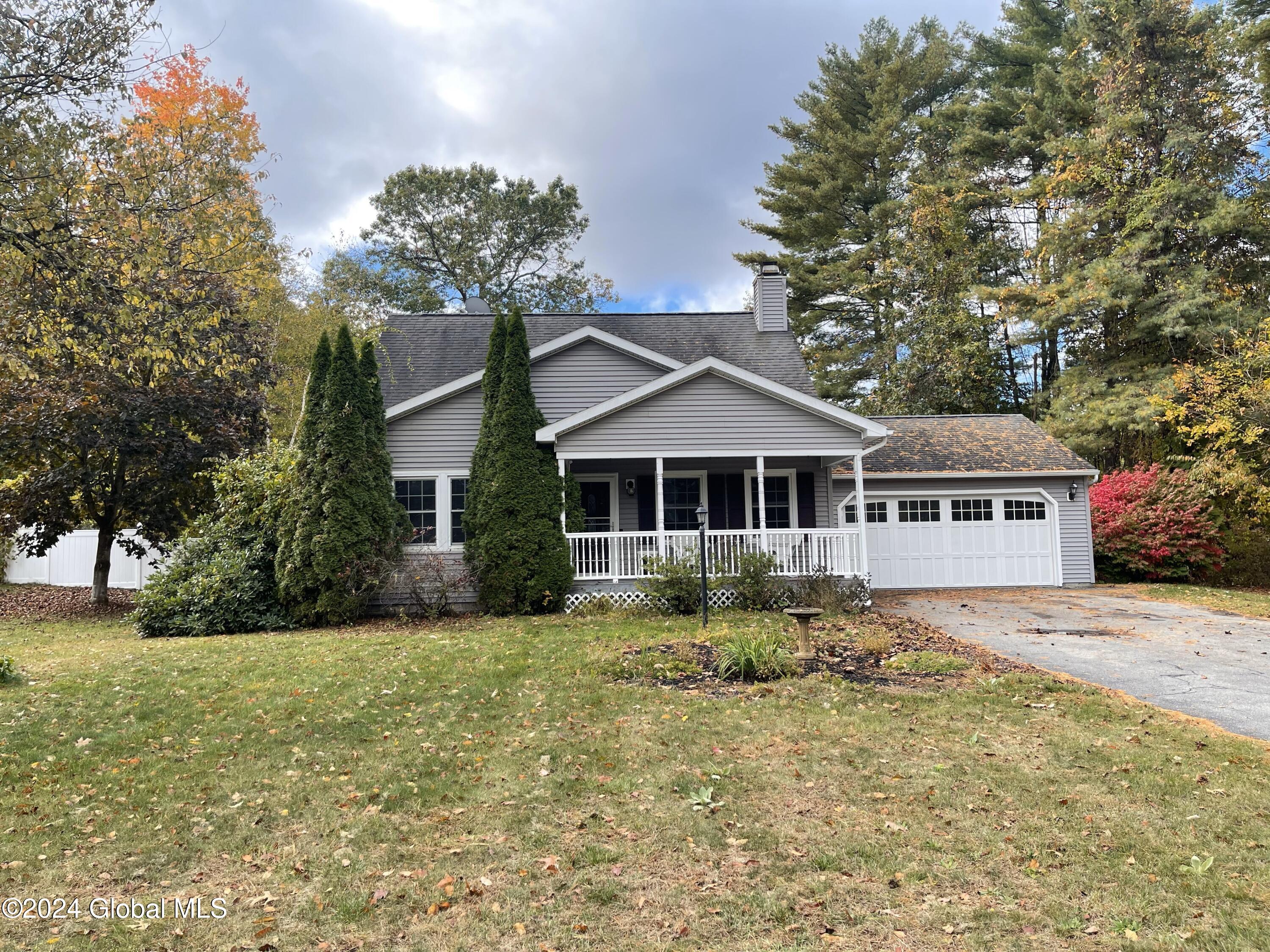 28 Tanglewood Drive, South Glens Falls, New York image 2