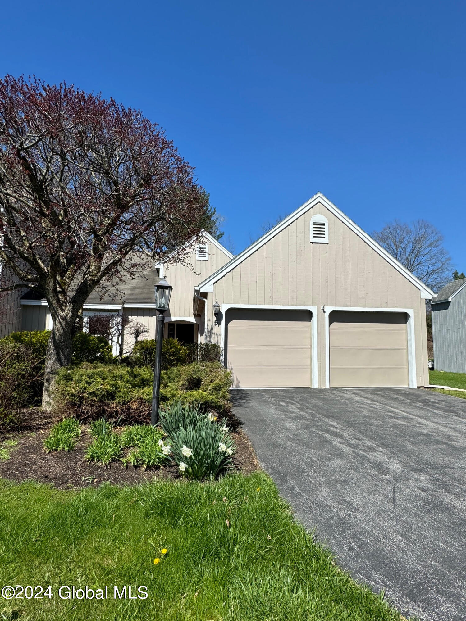 View Voorheesville, NY 12186 townhome
