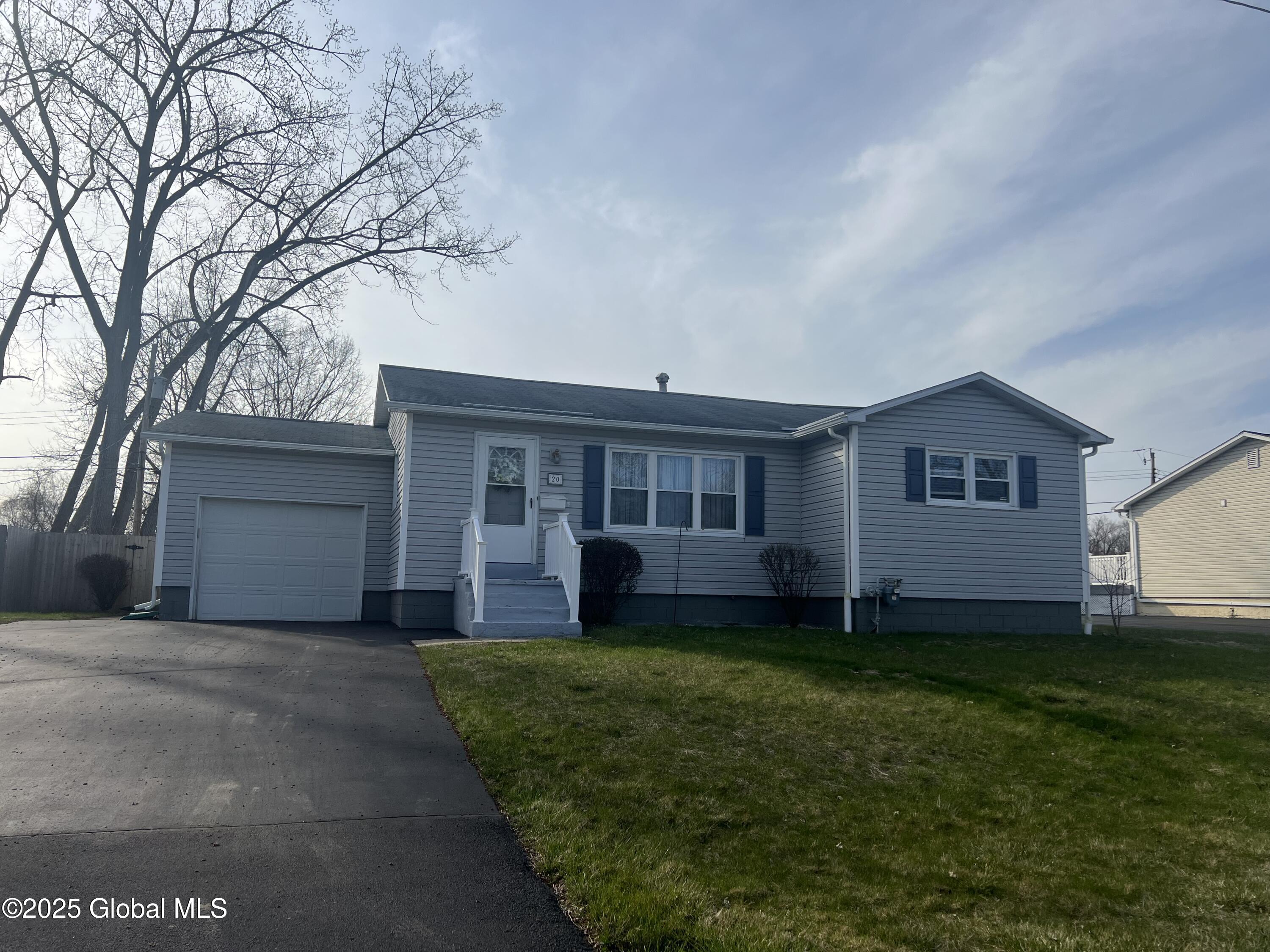 20 Thoroughbred Lane, Colonie, New York image 1