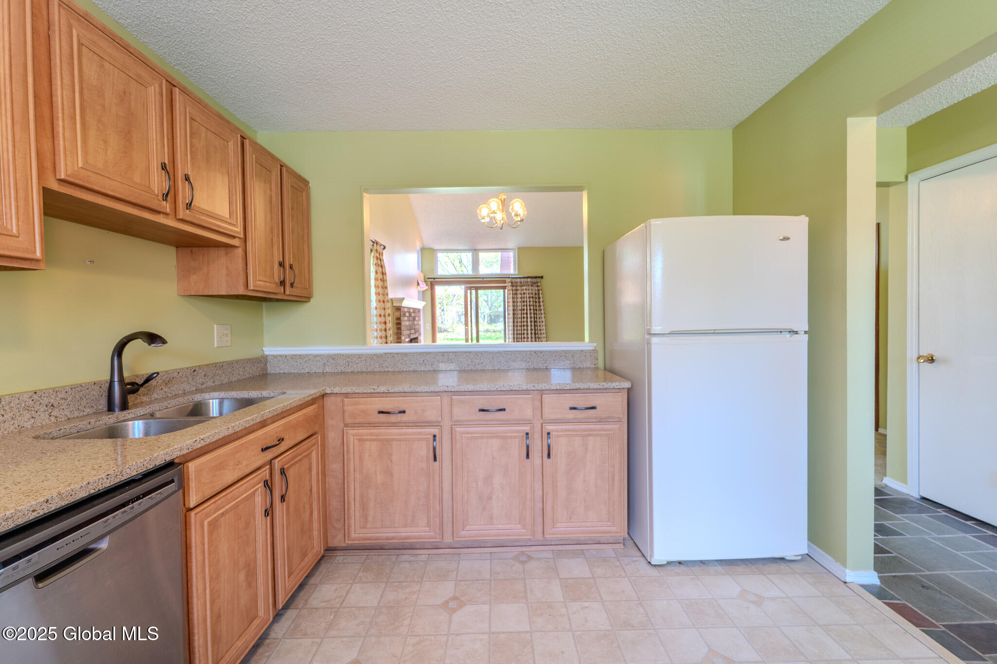 9 Eton Drive, Slingerlands, New York image 6
