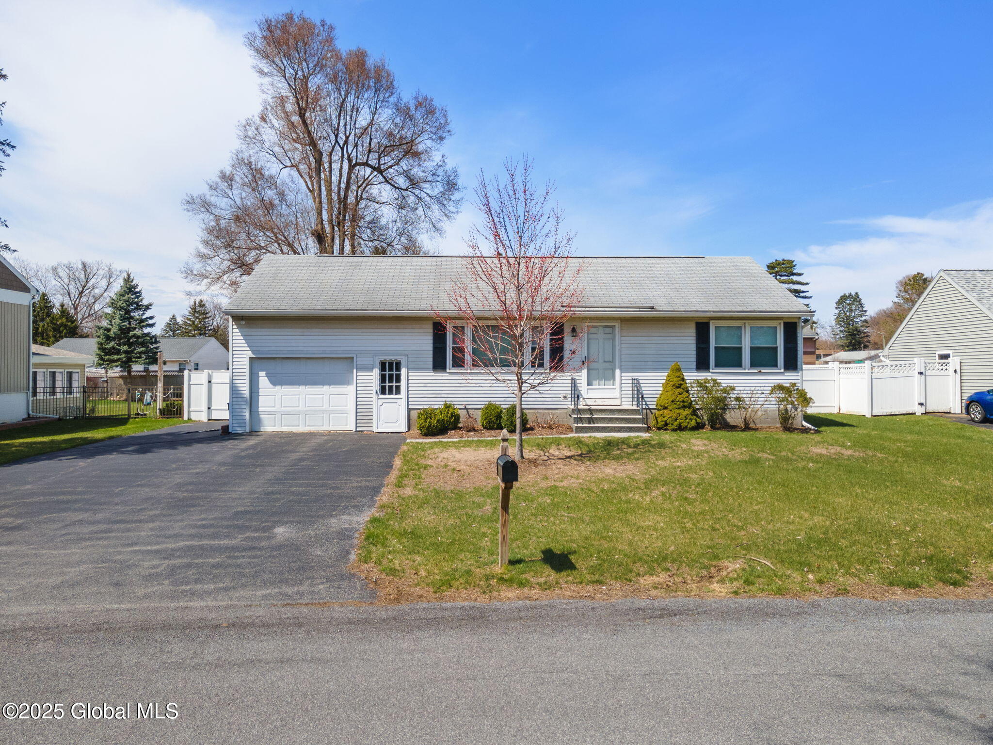 36 Red Fox Drive, Colonie, New York image 2
