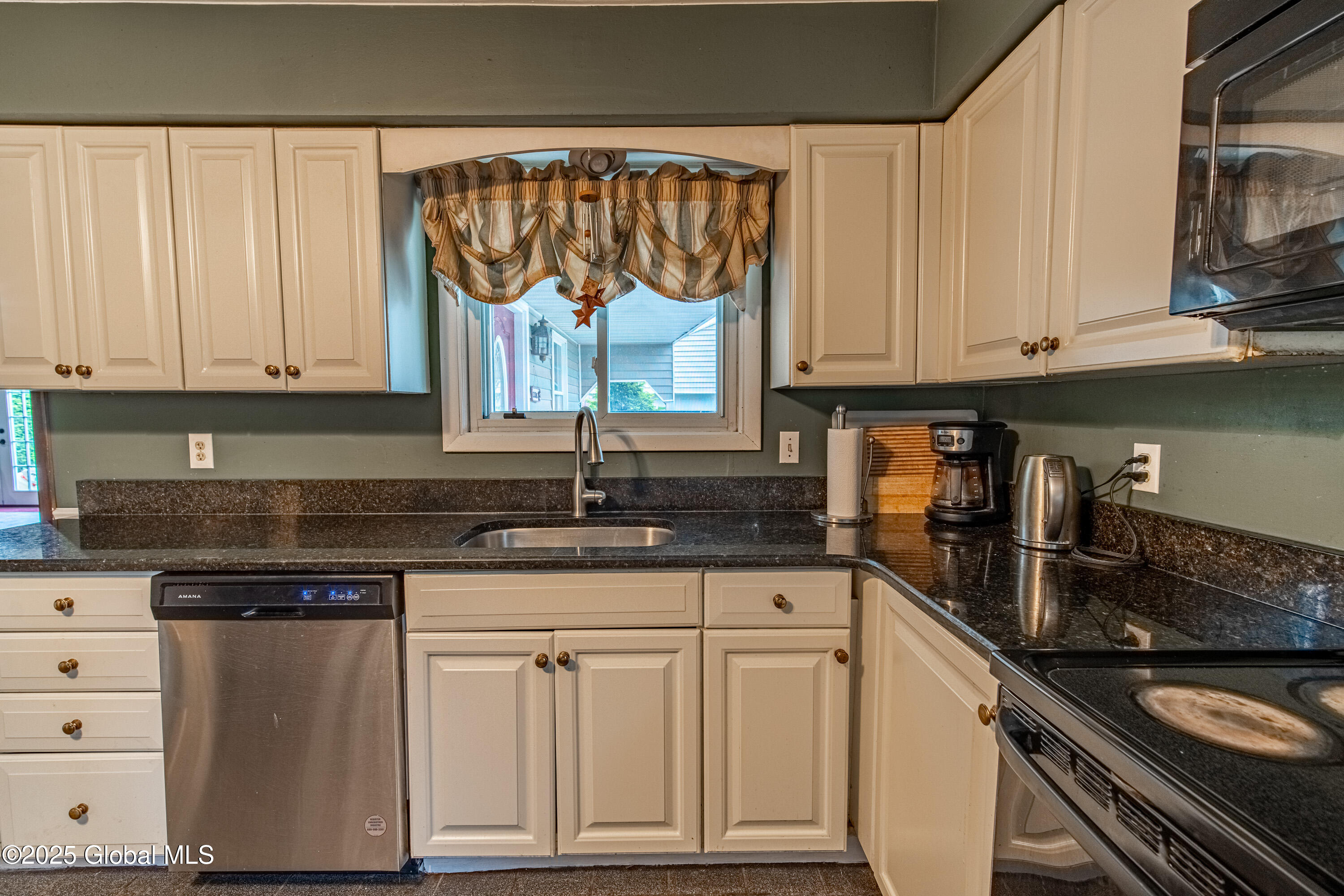 76 Mcnutt Avenue, Colonie, New York image 21