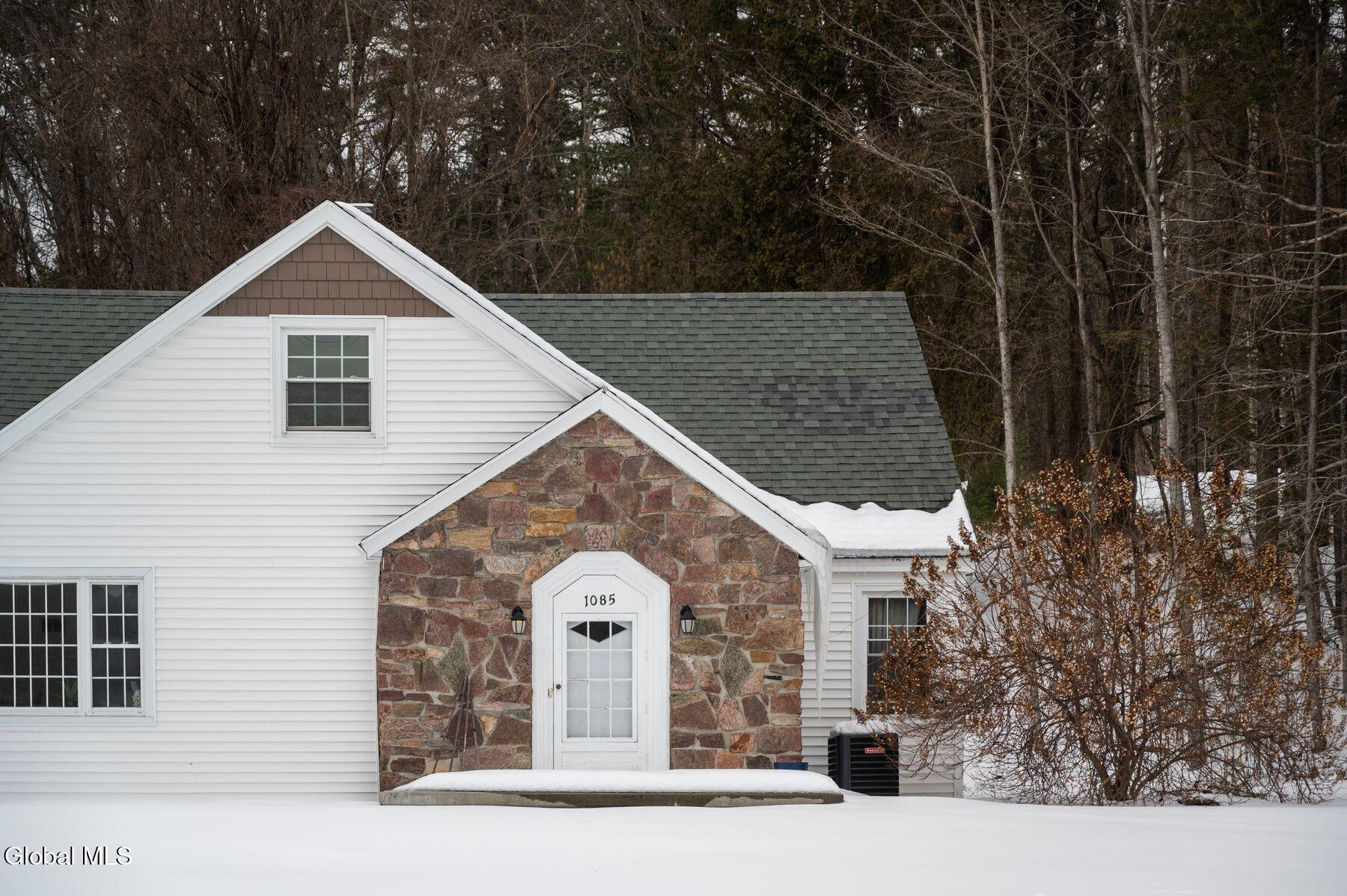 1085 W Mountain Road