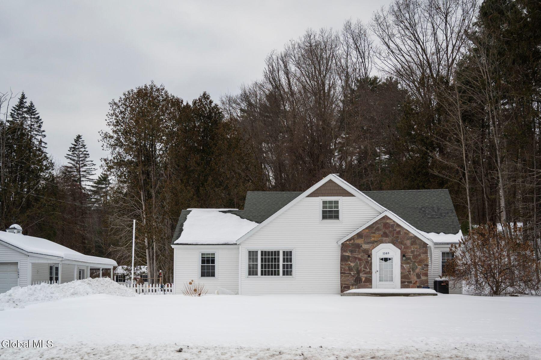 1085 W Mountain Road